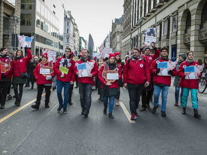 FOUR PAWS demonstration